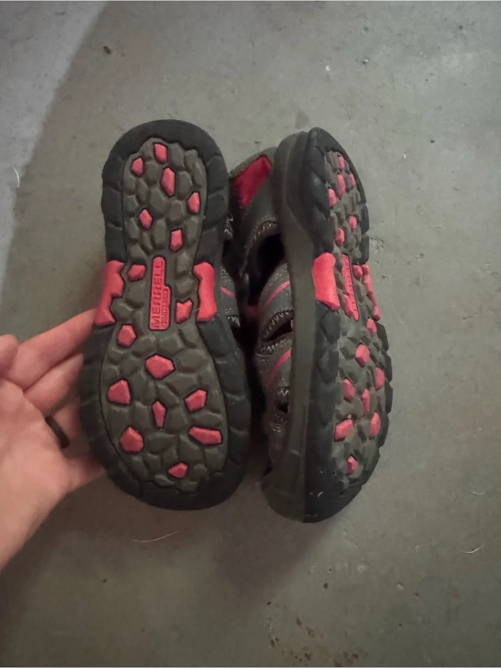 Merrell Kids Active Sandals in Dark Gray and Red